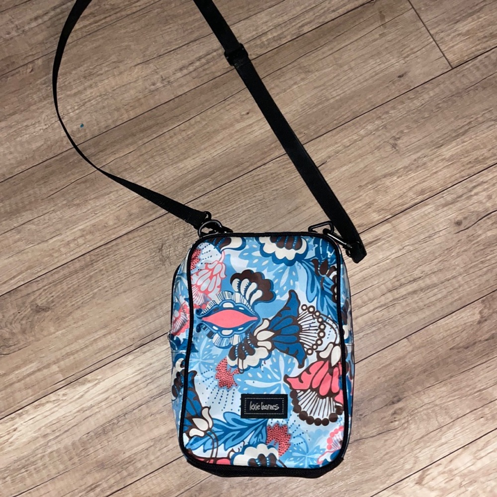 Lexie Barnes womens medium blue floral shoulder bag satchel crossbody bag